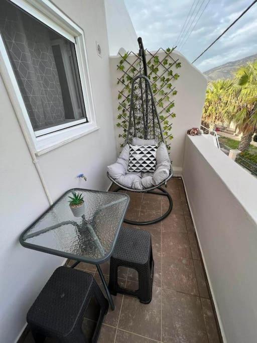 Beach Apartment Edem First Floor Періволос Екстер'єр фото