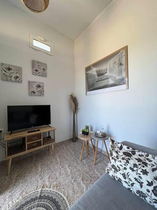 Beach Apartment Edem First Floor Періволос Екстер'єр фото