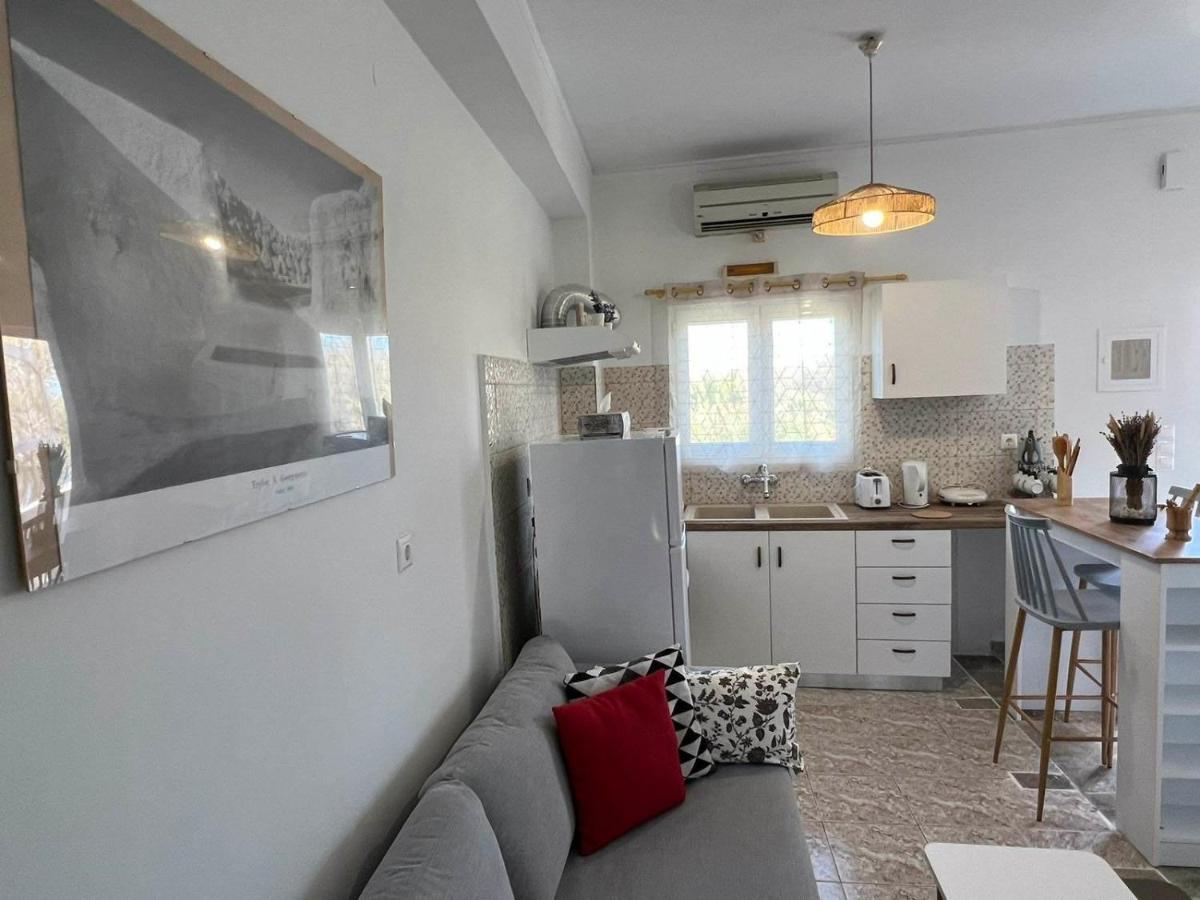 Beach Apartment Edem First Floor Періволос Екстер'єр фото